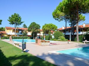 23915496-Ferienwohnung-6-Bibione-300x225-4