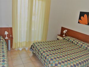 23549015-Ferienwohnung-5-Bibione-300x225-4