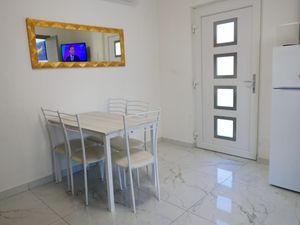 23201447-Ferienwohnung-6-Bibione-300x225-5