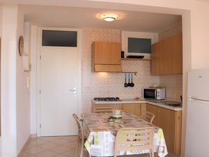 22954003-Ferienwohnung-6-Bibione-300x225-4