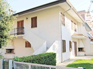 23770880-Ferienwohnung-6-Bibione-300x225-2