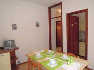 23770880-Ferienwohnung-6-Bibione-300x225-5