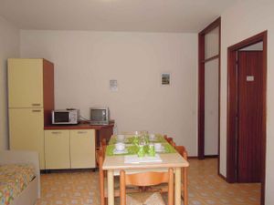 23770880-Ferienwohnung-6-Bibione-300x225-4