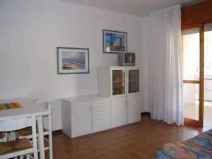 23771020-Ferienwohnung-6-Bibione-300x225-1