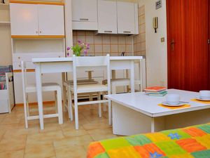 23771066-Ferienwohnung-4-Bibione-300x225-4