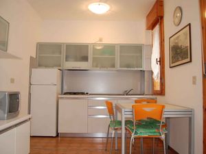 23771069-Ferienwohnung-5-Bibione-300x225-5