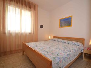 23772698-Ferienwohnung-6-Bibione-300x225-3