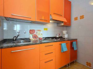 23772729-Ferienwohnung-5-Bibione-300x225-4