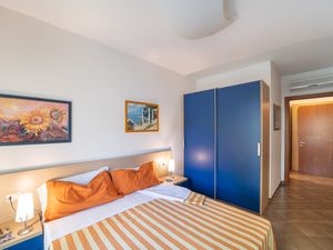 23772743-Ferienwohnung-4-Bibione-300x225-4