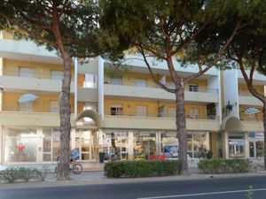 23772764-Ferienwohnung-6-Bibione-300x225-1