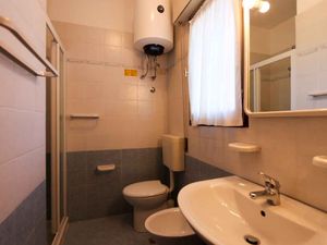 23772787-Ferienwohnung-6-Bibione-300x225-3