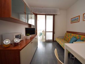 23772774-Ferienwohnung-7-Bibione-300x225-4