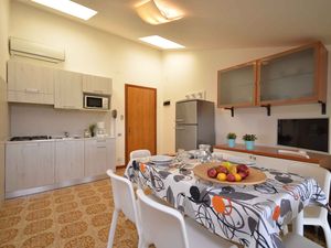 23772790-Ferienwohnung-5-Bibione-300x225-5