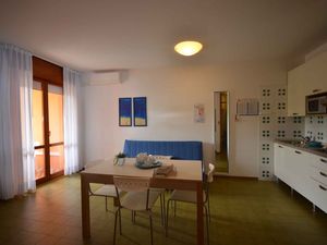 23772808-Ferienwohnung-4-Bibione-300x225-5