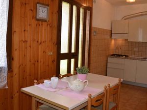 23772812-Ferienwohnung-6-Bibione-300x225-5