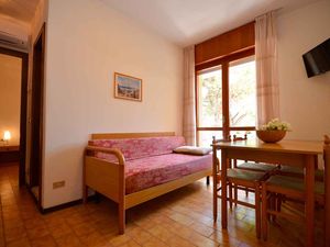 23772859-Ferienwohnung-4-Bibione-300x225-5