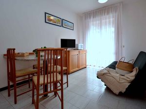 23772877-Ferienwohnung-6-Bibione-300x225-5