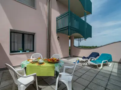 Ferienwohnung für 8 Personen (65 m²) in Bibione 1/10