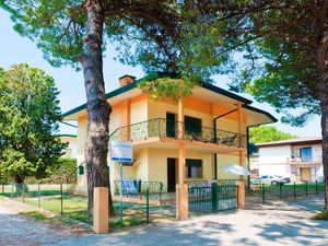 23775004-Ferienwohnung-8-Bibione-300x225-0