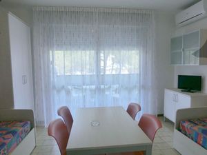 23897705-Ferienwohnung-4-Bibione-300x225-5