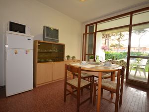 23775270-Ferienwohnung-6-Bibione-300x225-5