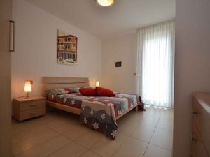 23777713-Ferienwohnung-6-Bibione-300x225-4