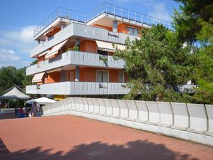 23777731-Ferienwohnung-4-Bibione-300x225-5