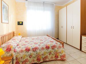 23381594-Ferienwohnung-6-Bibione-300x225-3