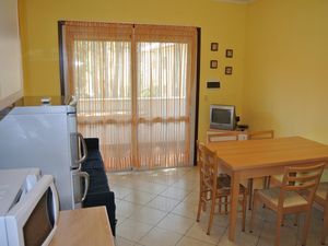 23569770-Ferienwohnung-6-Bibione-300x225-3