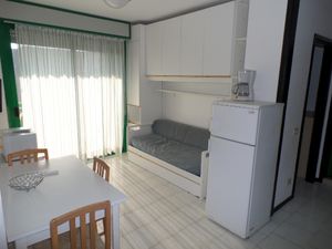 23549050-Ferienwohnung-7-Bibione-300x225-1