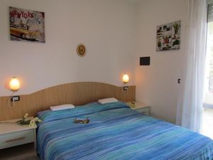 22946489-Ferienwohnung-4-Bibione-300x225-5