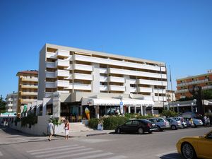 23522650-Ferienwohnung-6-Bibione-300x225-0