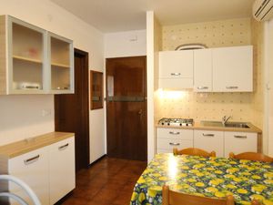 23308440-Ferienwohnung-5-Bibione-300x225-4