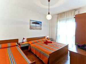 23344444-Ferienwohnung-4-Bibione-300x225-5