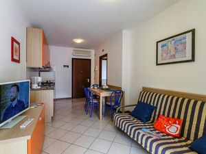 23339002-Ferienwohnung-4-Bibione-300x225-3