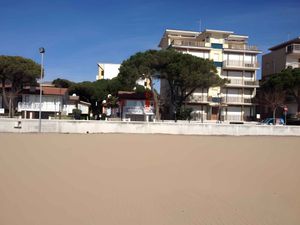 23770288-Ferienwohnung-6-Bibione-300x225-5