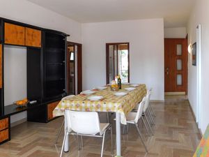 23741830-Ferienwohnung-8-Bibione-300x225-5