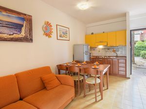 23746466-Ferienwohnung-6-Bibione-300x225-2