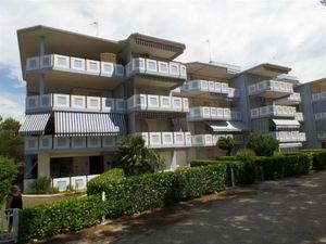 23770953-Ferienwohnung-8-Bibione-300x225-1