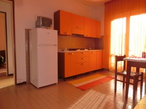 23771018-Ferienwohnung-5-Bibione-300x225-4