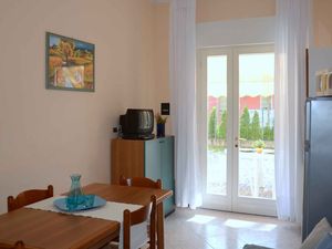 23779008-Ferienwohnung-6-Bibione-300x225-5