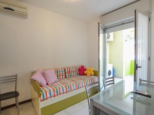 23761970-Ferienwohnung-5-Bibione-300x225-2