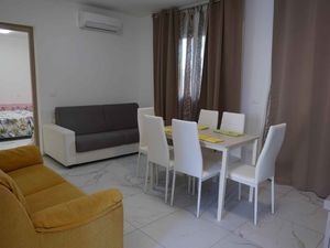 24037074-Ferienwohnung-6-Bibione-300x225-1