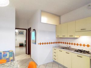 24047844-Ferienwohnung-6-Bibione-300x225-3