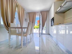 24047979-Ferienwohnung-6-Bibione-300x225-0