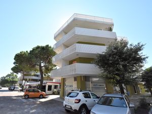 23866221-Ferienwohnung-4-Bibione-300x225-1