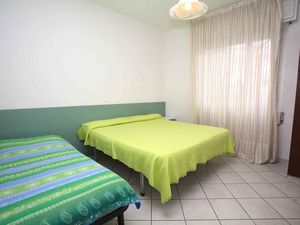 24056076-Ferienwohnung-5-Bibione-300x225-1