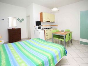 24056079-Ferienwohnung-3-Bibione-300x225-0