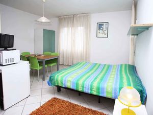 24056080-Ferienwohnung-3-Bibione-300x225-5