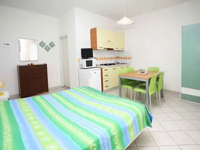 Ferienwohnung für 3 Personen (30 m²) in Bibione 1/10